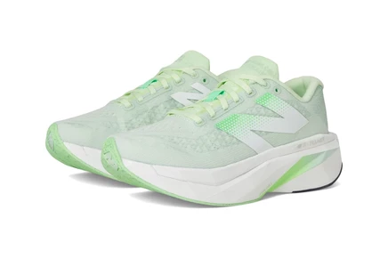 Женские кроссовки New Balance FuelCell SuperComp Trainer v3 melon water/clay ash/white