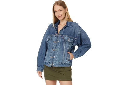 Levis Womens 90s Trucker turning heads