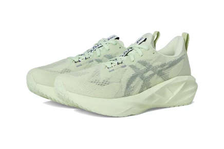 Женские кроссовки ASICS Novablast 5 whisper green/monument blue