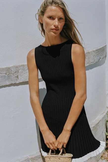 Женское платье ZARA вязаное короткое, черное
