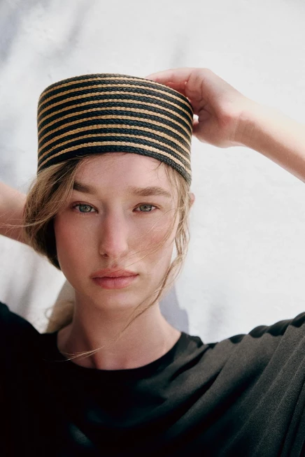 Женская кепка Zara Combined Cap, экрю и чёрная