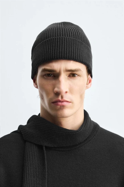 Мужская вязаная шапка ZARA с отворотом, черная