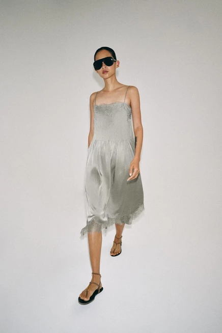 Женское платье Zara ZW миди, кружевное, серое