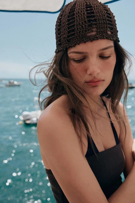 Женская шапочка Zara с бусинами, коричневая