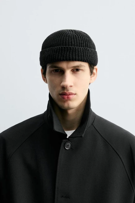 Мужская короткая вязаная шапка ZARA, черная