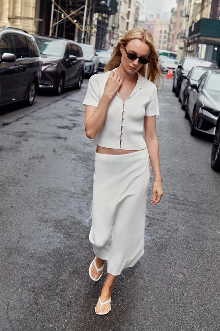 Женский кардиган ZARA в рубчик с золотыми пуговицами, белый